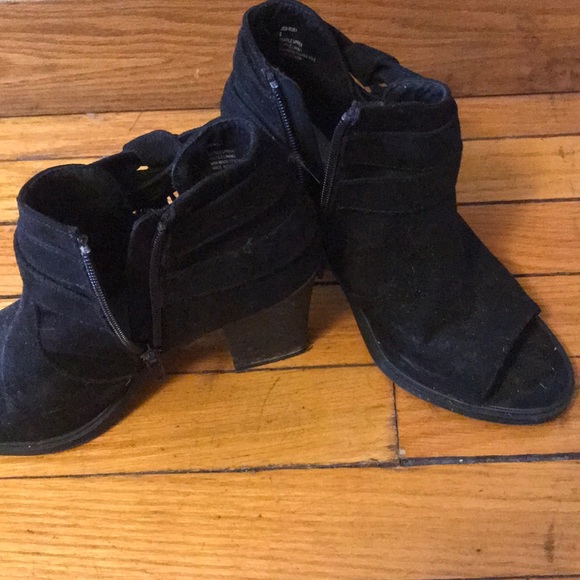 Shoes - Picture 2 of 2